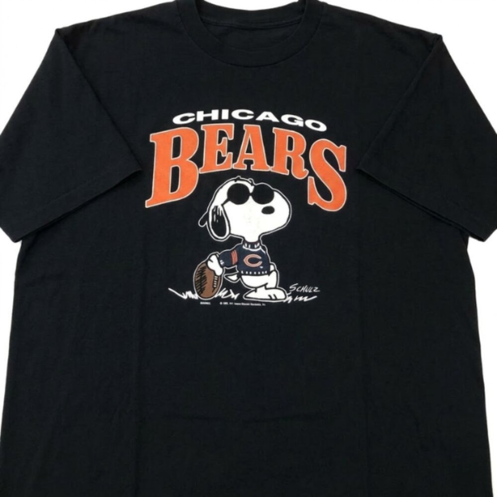 Chicago Bears Snoopy Football Graphic T-Shirt - Unisex - New Reprint